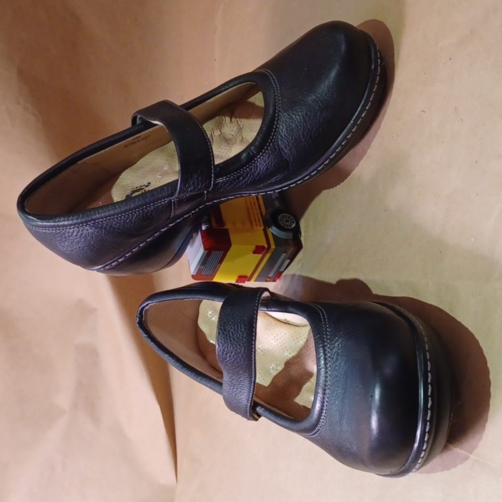 SOFTWALK Women's black leather size 9W Mary Jane clogs